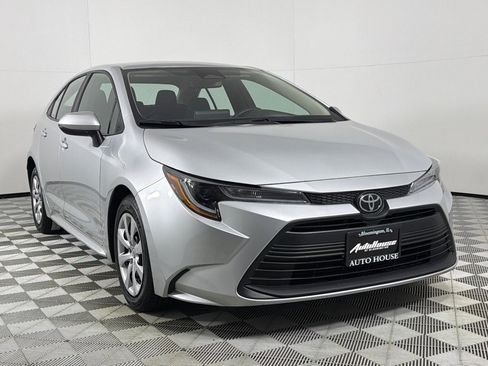 Used 2024 Toyota Corolla LE image 3