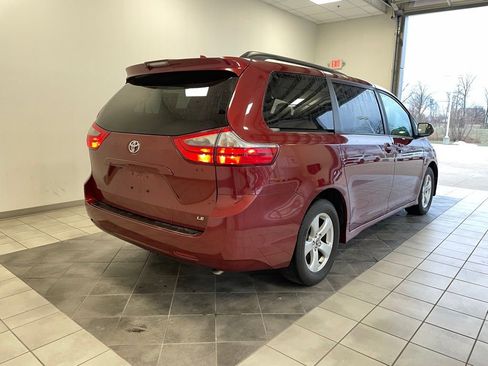 Used 2020 Toyota Sienna LE image 5