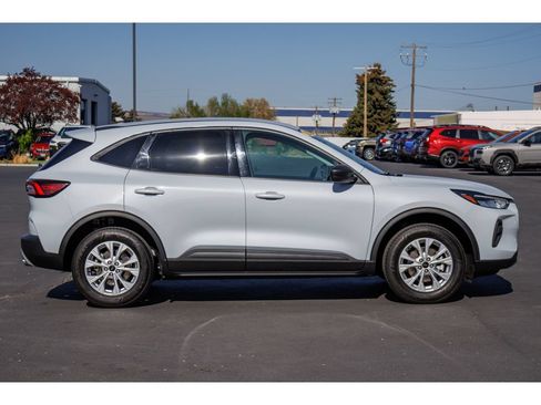 Used 2025 Ford Escape Active AWD/4WD image 2