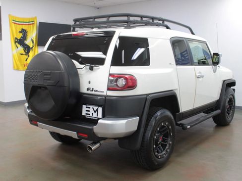 Used 2014 Toyota FJ Cruiser 4WD image 5
