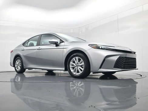 Used 2025 Toyota Camry LE image 46