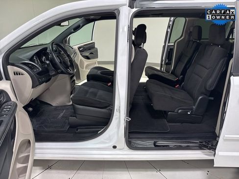 Used 2016 Dodge Grand Caravan SE image 5