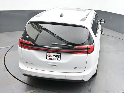 Used 2023 Chrysler Pacifica Limited FWD image 42