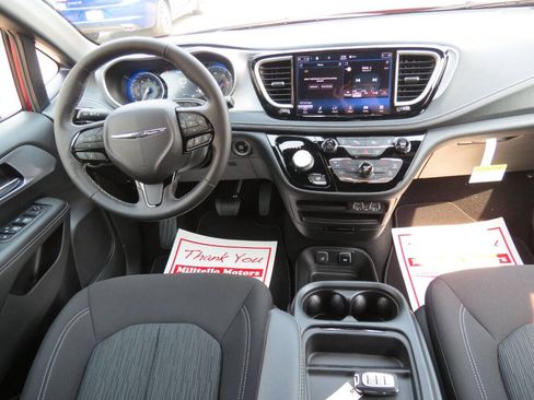 Used 2021 Chrysler Pacifica Touring AWD/4WD image 27