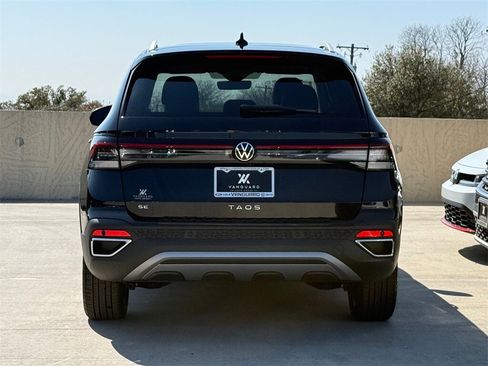 New 2026 Volkswagen Taos SE image 7