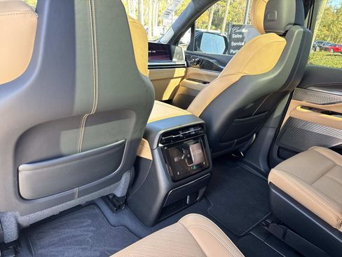 New 2025 Cadillac Escalade IQ Luxury 2 AWD/4WD image 13