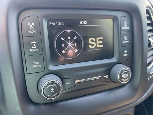 Used 2018 Jeep Compass Latitude FWD image 25