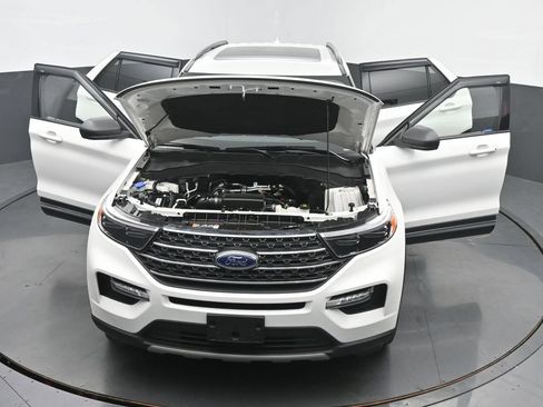 Used 2022 Ford Explorer XLT w/ Equipment Group 202A AWD/4WD image 64