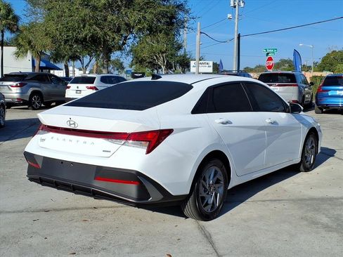 Certified 2025 Hyundai Elantra Blue w/ Cargo Package image 8