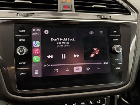 Used 2020 Volkswagen Tiguan SE w/ Panoramic Sunroof Package image 22