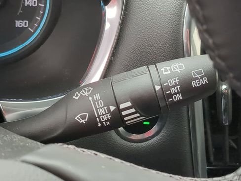 Used 2023 Chevrolet Traverse LT image 25