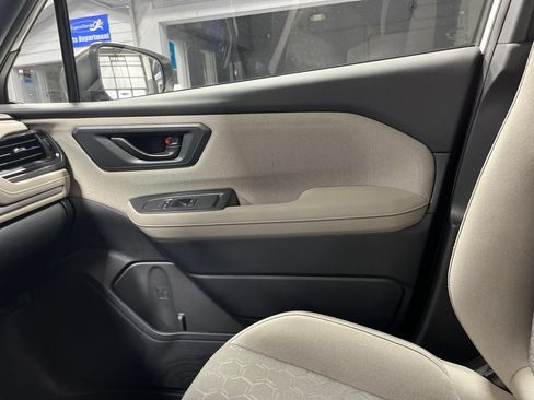Certified 2025 Subaru Forester AWD/4WD image 18