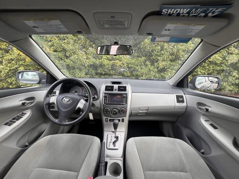 Used 2013 Toyota Corolla LE Special Edition image 25