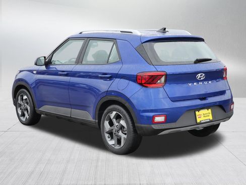 Certified 2022 Hyundai Venue SEL w/ Cargo Package image 5