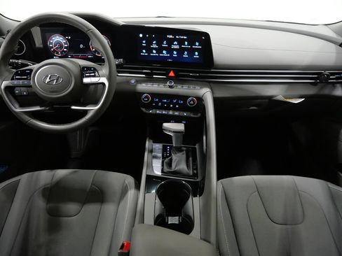 Used 2023 Hyundai Elantra SEL w/ Convenience Package FWD image 10