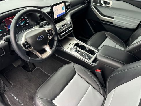 Used 2023 Ford Explorer XLT w/ Equipment Group 202A image 10