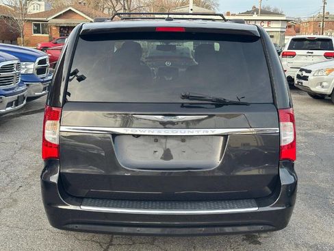 Used 2015 Chrysler Town & Country Touring-L w/ Driver Convenience Group image 8