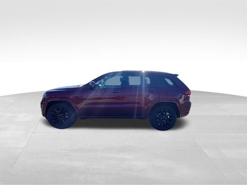 Certified 2022 Jeep Grand Cherokee Laredo X image 18
