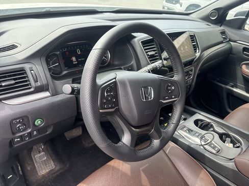Used 2025 Honda Passport EX-L image 4