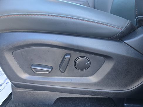 Used 2025 Ford Explorer Active w/ Active Comfort Package image 12