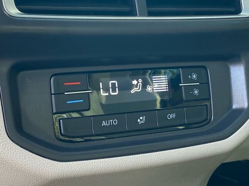 Certified 2026 Volkswagen Atlas SE w/ Panoramic Sunroof Package FWD image 19