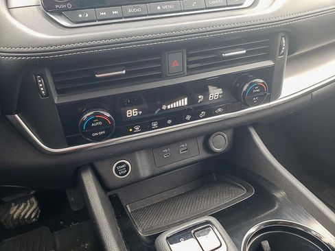 Used 2023 Nissan Rogue SV image 13