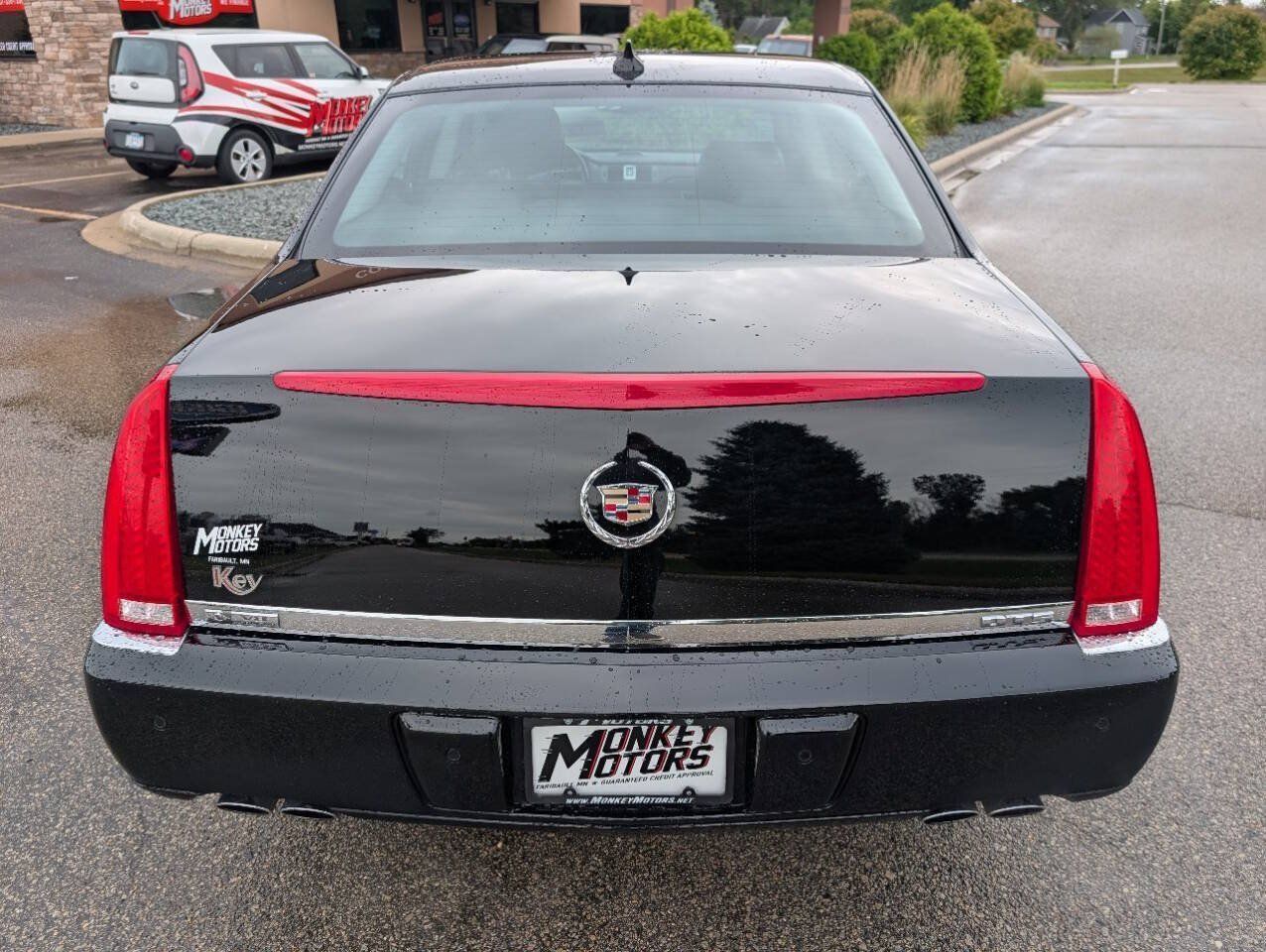 Used 2011 Cadillac DTS Premium FWD image 8
