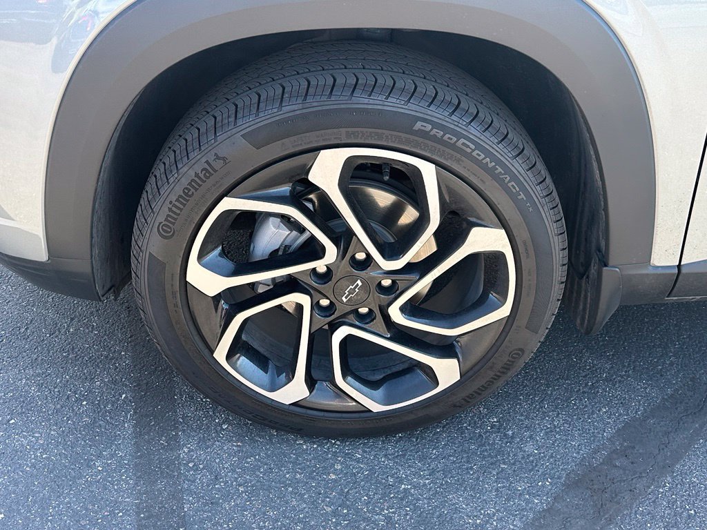 Certified 2025 Chevrolet Trax RS w/ Driver Confidence Package FWD image 18