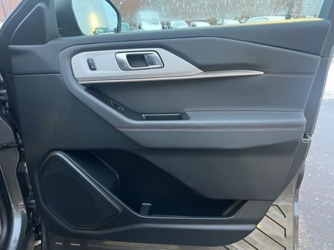 Used 2025 Ford Explorer Active w/ Active Comfort Package image 10