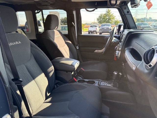 Used 2016 Jeep Wrangler Unlimited Sahara w/ Connectivity Group AWD/4WD image 13