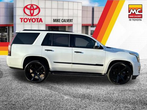 Used 2019 Cadillac Escalade Luxury RWD image 6
