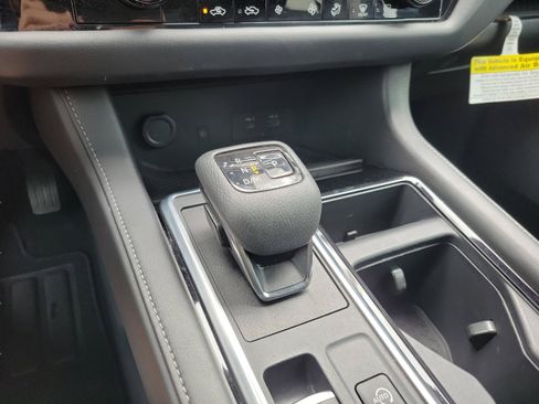 Used 2023 Nissan Pathfinder SL AWD/4WD image 30
