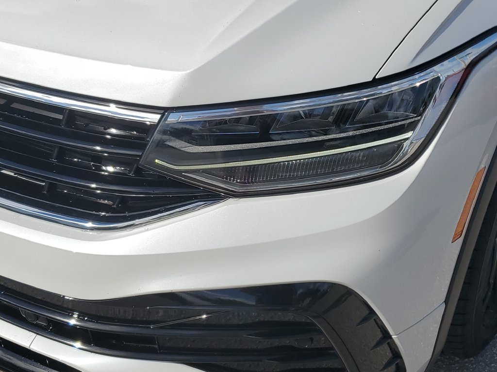 Certified 2024 Volkswagen Tiguan SE R-Line FWD image 12