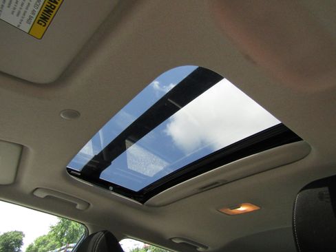 Used 2024 Hyundai Venue SEL image 12