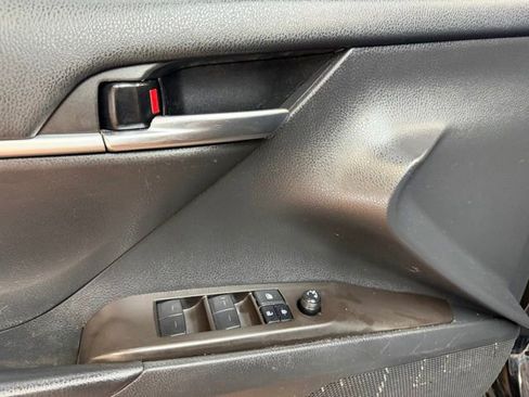 Used 2022 Toyota Camry SE FWD image 18