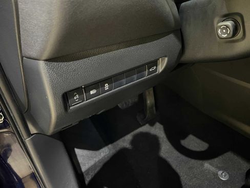 Certified 2021 Toyota Venza XLE image 16