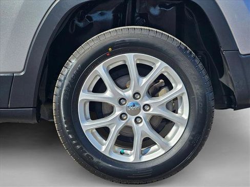 Used 2015 Jeep Cherokee Latitude FWD image 29