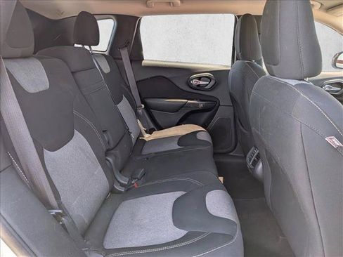 Used 2016 Jeep Cherokee Sport AWD/4WD image 18