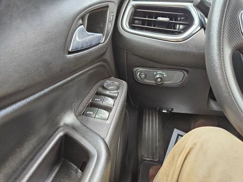 Used 2020 Chevrolet Equinox LT FWD image 12