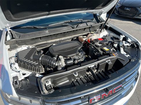 Used 2023 GMC Acadia AT4 image 32