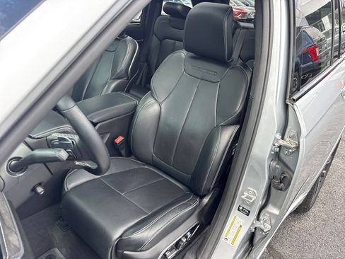 Used 2022 Jeep Grand Cherokee Overland w/ Adv Protech Group III AWD/4WD image 19