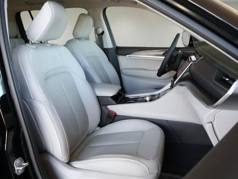 Used 2023 Jeep Grand Cherokee L Overland image 21