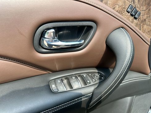 Used 2024 INFINITI QX80 Premium Select w/ All-Season Package image 13