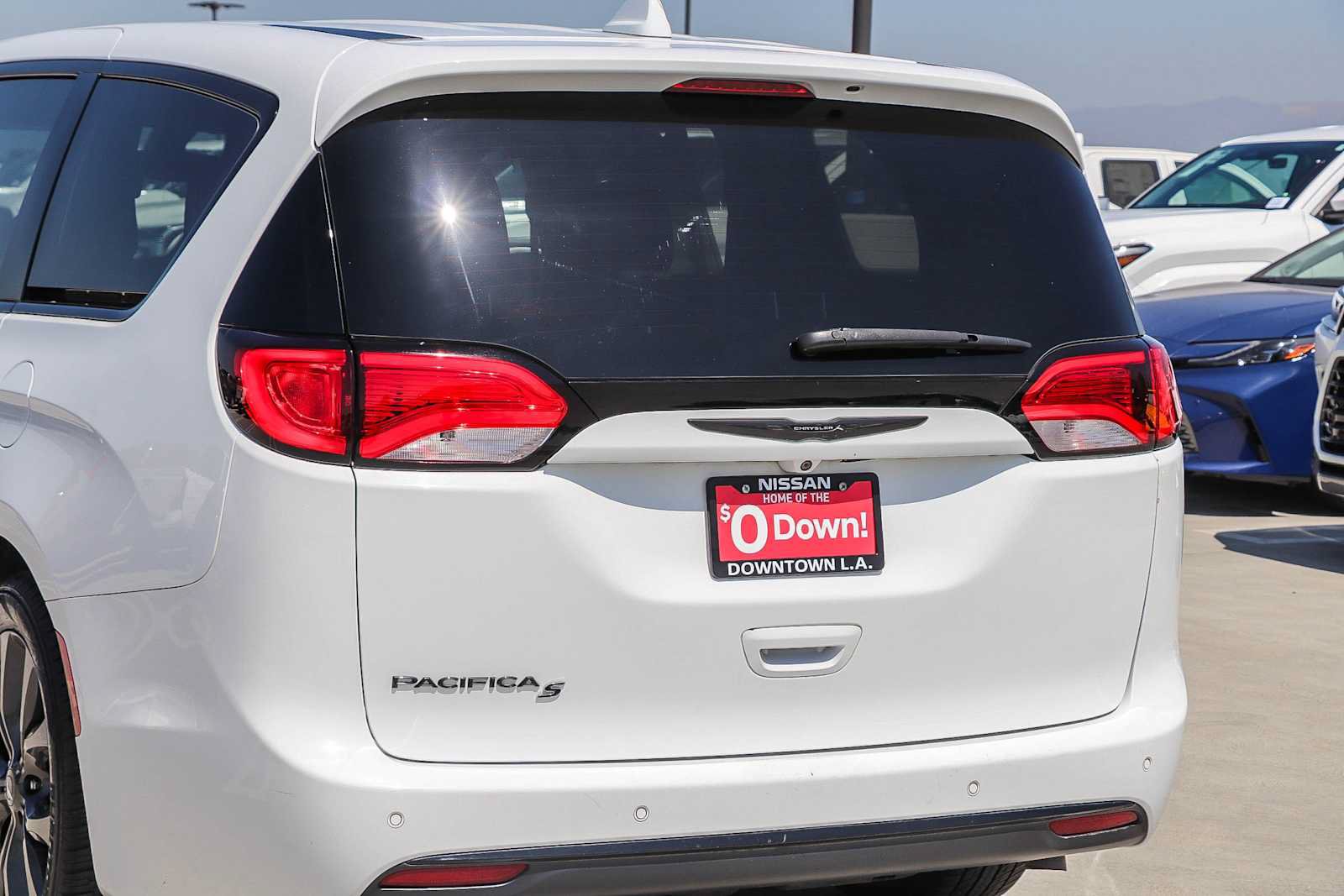 Used 2018 Chrysler Pacifica Touring Plus w/ S Appearance Package FWD image 11