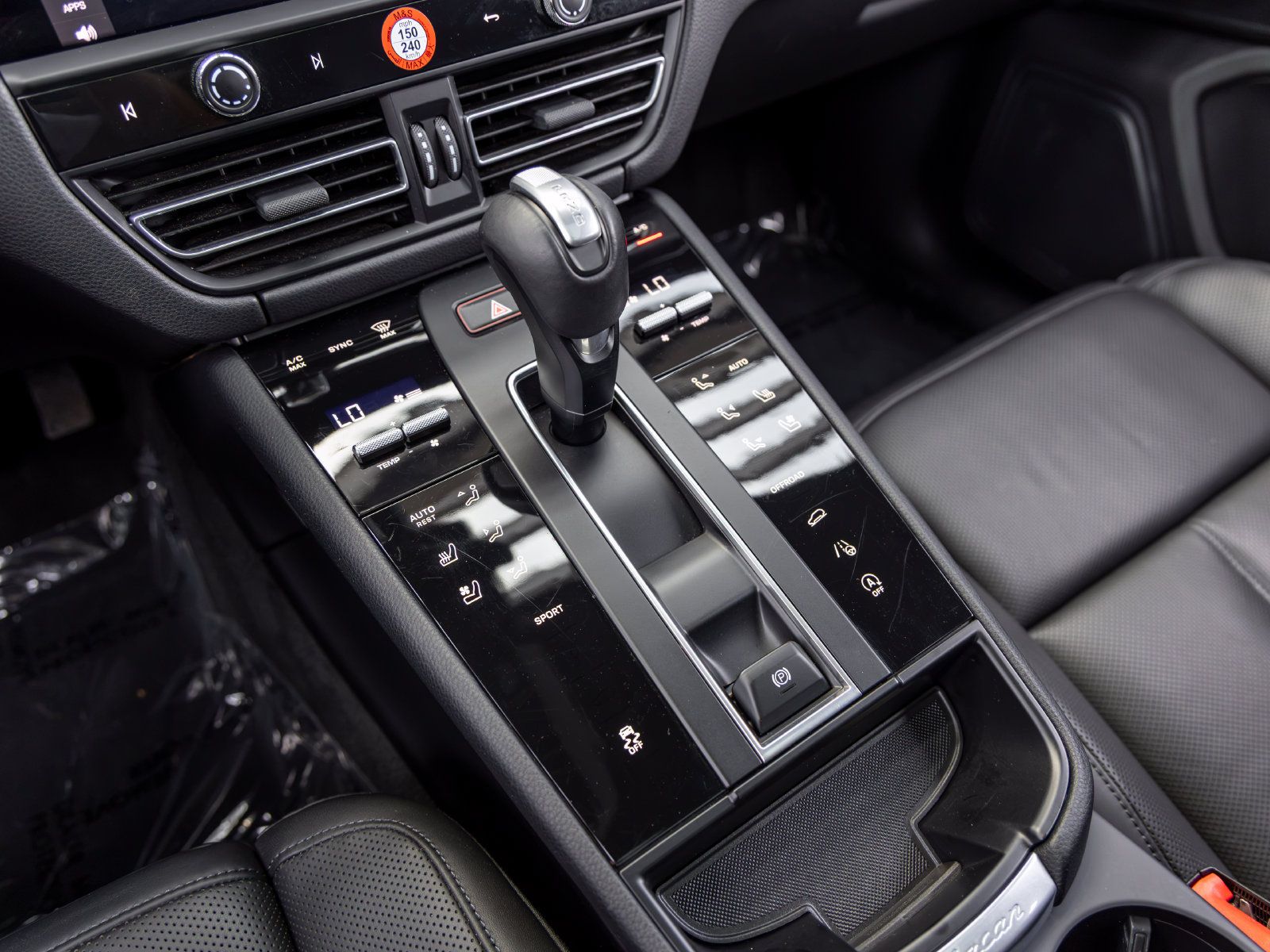 Used 2023 Porsche Macan AWD/4WD image 43