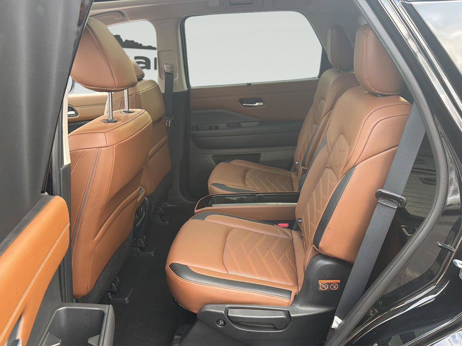 Used 2024 Nissan Pathfinder Platinum AWD/4WD image 24