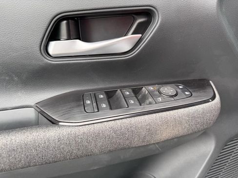 Certified 2025 Nissan Kicks SV w/ Illumination Package image 18