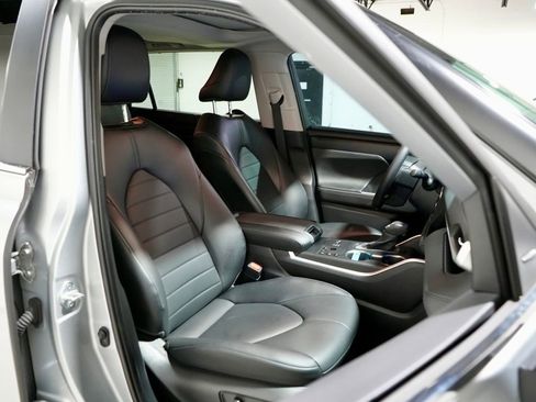 Used 2023 Toyota Highlander XLE image 25