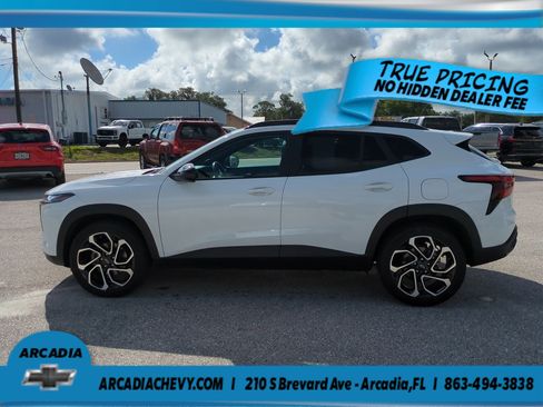 Certified 2024 Chevrolet Trax RS w/ Sunroof Package FWD image 7
