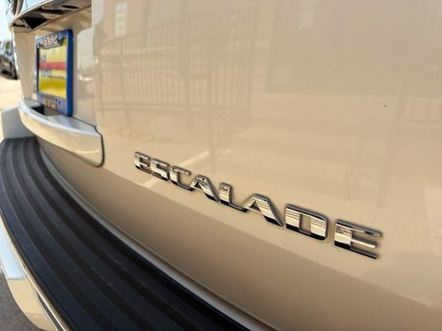 Used 2012 Cadillac Escalade Luxury RWD image 51
